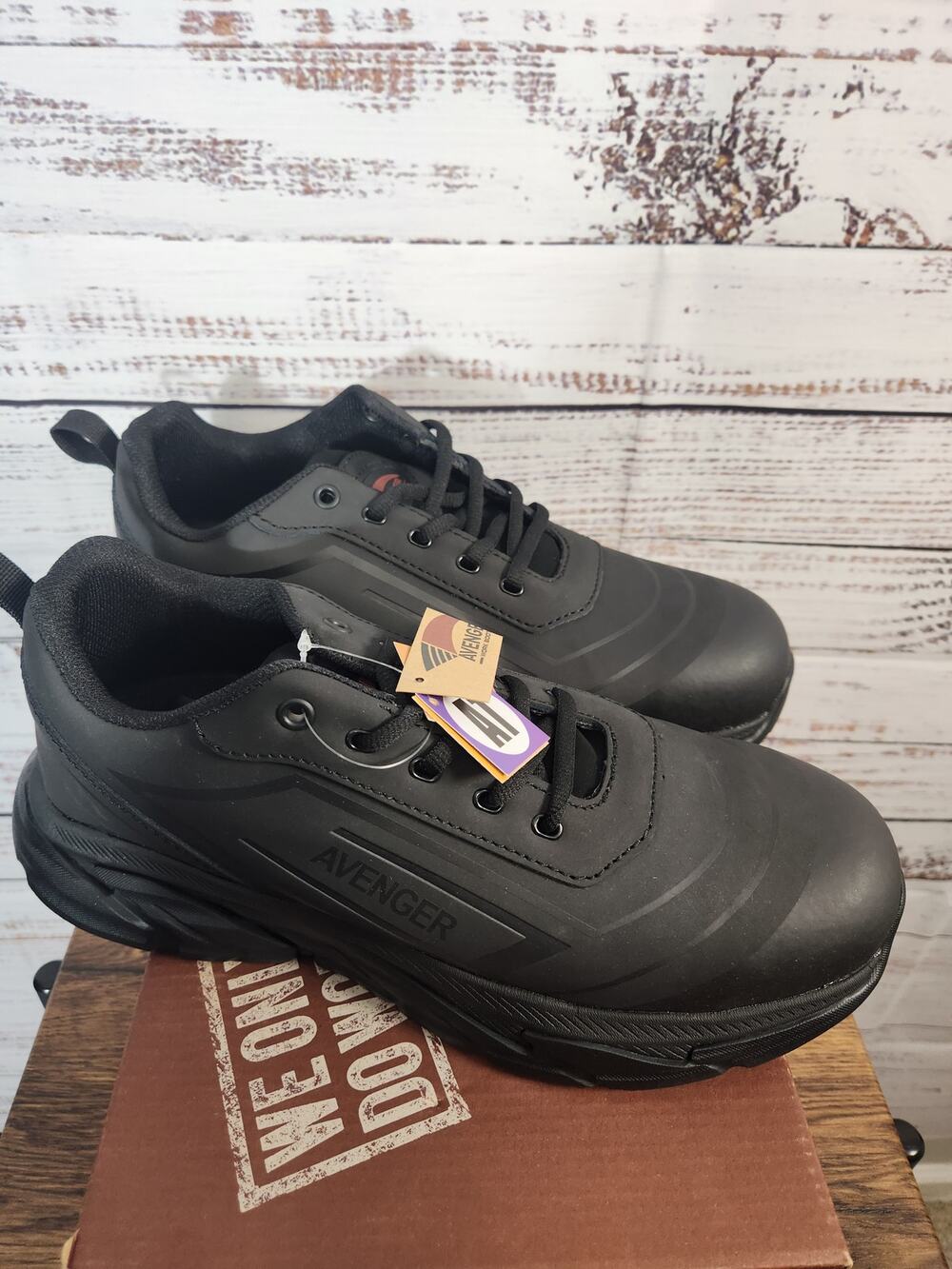 Avenger A250 K4 low AT aluminum safety toe, oil and slip resistant men's size 9